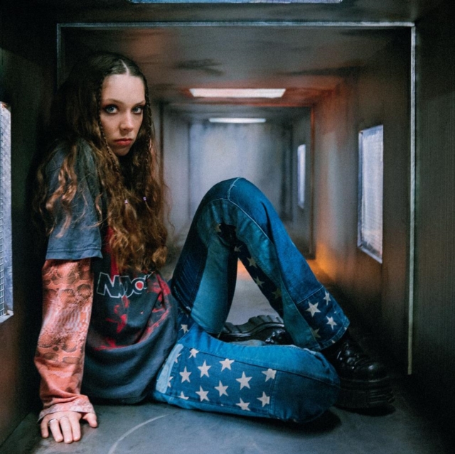 Holly Humberstone - The Walls Are Way Too Thin - Volume.ro
